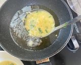 Foto langkah ke 2 dari resep 97. Telur dadar crispy.