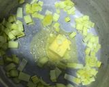 Foto del paso 1 de la receta: Ensalada caliente de sobritas