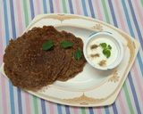A picture of step 5 of Turai jowar flour chilla.