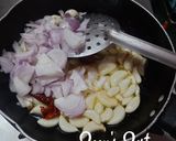 A picture of step 1 of Roshun Er Bhorta/Garlic Bharta.