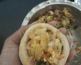 A picture of step 3 of Aloo cheese paratha.
