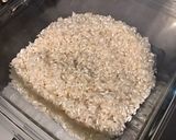 Une image de l'étape 2 de Riz moulé à la pêche, vin blanc et curcuma.