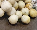 भरवा सूजी बॉल्स (Bharwa suji Balls recipe in Hindi) रेसिपी चरण 7 फोटो