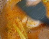 Foto langkah ke 3 dari resep Ayam Tahu Telur Masak Santan Pedas.