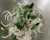 A picture of step 2 of Okra Potato Masala Fry.
