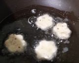 A picture of step 6 of Namkeen Methi Mathri.