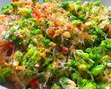 รูปขั้นตอนการทำที่ 2 ของ ดอกขจรผัดไข่วุ้นเส้น
