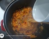 Kolbászos-sárgarépás-köleses egytál recept fázis 4 fotója