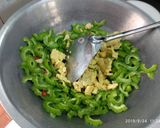 Foto langkah ke 3 dari resep 44. Tumis Pare Telor.