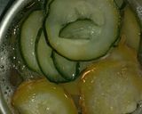 Foto del paso 3 de la receta: Pechuga rellena con zucchini, maní y queso en salsa bechamel