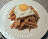Foto del paso 13 de la receta: Tiras de muslos de pollo, con patatas fritas y huevos