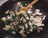 Foto del paso 3 de la receta: Revuelto de espinaca y champiñones frescos