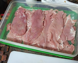 Foto del paso 3 de la receta: Solomillo adobado en mojo a la plancha con chips de verduras