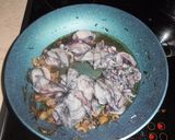 Φωτογραφία βήματος 7 της συνταγής Linguini με μικρά καλαμαράκια σε βαθυ-κόκκινη σάλτσα