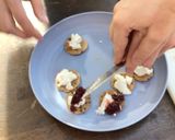 A picture of step 5 of Goat cheese & jam crackers.