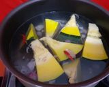 Foto langkah ke 1 dari resep Sayur Bening Daun Kelor & Labu Kuning.