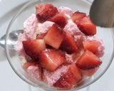 Foto del paso 4 de la receta: Copa Clásica De Frutillas Con Crema