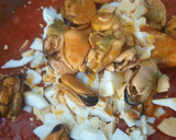 Foto del paso 3 de la receta: Empanada de mejillones (rápida)