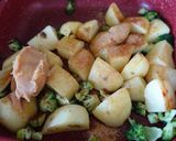 A picture of step 4 of Stir-fried potato miso butter.