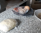 Foto del paso 9 de la receta: Coca salada con escalivada, huevo duro, atún... (con lo que prefieras)