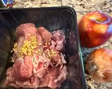 Hình bước làm 1 của món Thịt nạc vai hầm táo (Stewed Meat with Apples)