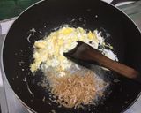 Foto langkah ke 3 dari resep Tumis Daun Singkong Telur.