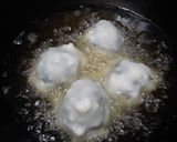 A picture of step 5 of Deep fried orio cookies.