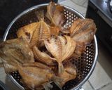 Foto langkah ke 1 dari resep Balado Ikan Asin.