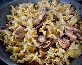 Foto del paso 2 de la receta: Mafalda corta con níscalos en aceite de ajo y escamas de chile
