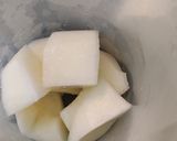 A picture of step 2 of Melon pineapple punch.
