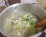 Foto langkah ke 2 dari resep Sop jamur enoki.