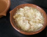 Foto del paso 4 de la receta: Sopa de cebolla con queso gratinado