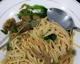 Foto langkah ke 7 dari resep Mie Jamur tanpa Ayam.