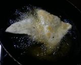 A picture of step 6 of Bazaari aloo samosa.