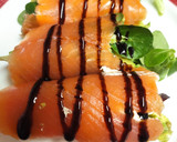 Foto del paso 4 de la receta: Rollito de salmón con ensalada