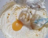 Foto langkah ke 2 dari resep Marmer Cake Law Thomas.