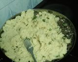 A picture of step 3 of Potato cheesey pie.