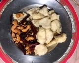 รูปขั้นตอนการทำที่ 1 ของ ไก่ผัดเม็ดมะม่วงหิมพานต์