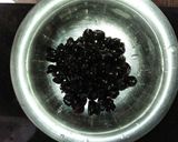 A picture of step 1 of Pulpy Grape Shot.
