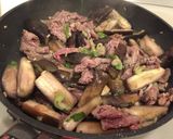 Hình bước làm 4 của món Đùi bò Nhật xào cà tím