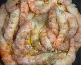 Foto del paso 3 de la receta Ensalada de langostinos al ajillo con patata y huevo duro