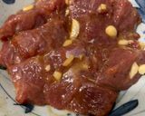 A picture of step 1 of Shaking Beef (Bò Lúc Lắc).