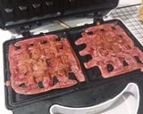 Foto langkah ke 5 dari resep Waffle Buah Naga.