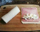 Foto del paso 2 de la receta: Rulos de pan bimbo con jamón dulce y queso griego