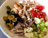 รูปขั้นตอนการทำที่ 3 ของ Greek Salad with Shrimp & Whole Wheat Pasta