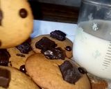 Foto langkah ke 4 dari resep Crunchy Cookies topping coklat blok.