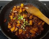 Foto langkah ke 4 dari resep Oseng kentang sapi.