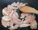 A picture of step 2 of Sweet chilli noodle stir fry.
