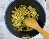 A picture of step 4 of Delicious Thai-style Soup Curry with Shiitake Powder.