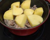 A picture of step 3 of Nikujaga (肉じゃが) Japanese Beef and Potato Stew.